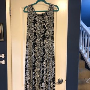 Beautiful black/white dress!